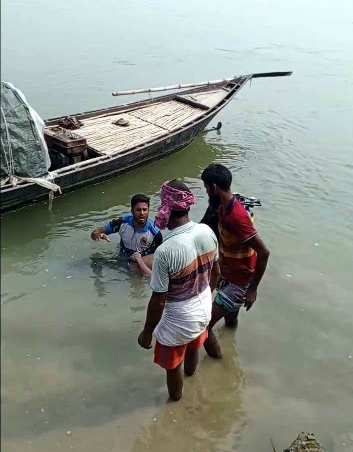 দৌলতপুরে পদ্মা নদীতে নিখোঁজের একদিন পর কিশোরের লাশ উদ্ধার!