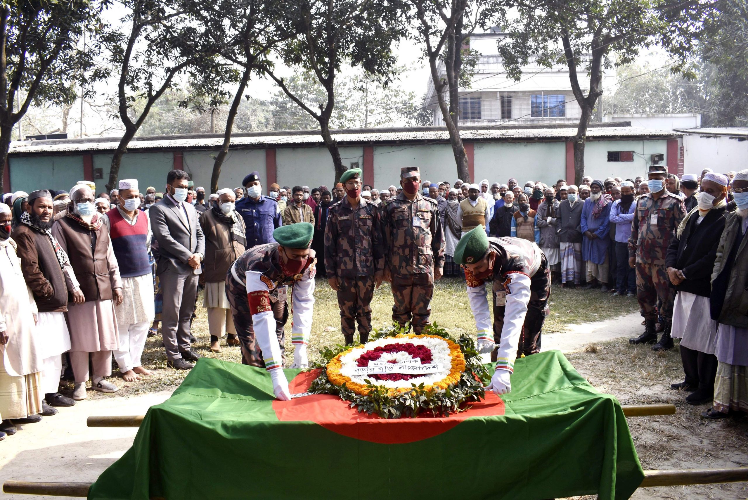 ফুলবাড়ীতে বিজিবি’র অবসরপ্রাপ্ত নায়েব সুবেদারকে রাষ্ট্রীয় মর্যাদায় দাফন