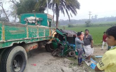 নরসিংদীতে ট্রাক -সিএনজি মুখোমুখি সংর্ঘষে নিহত ১ আহত ৫