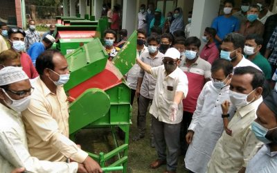 ফুলবাড়ীতে কৃষক গ্রুপের মাঝে ধান মাড়াই মেশিন বিতরণ