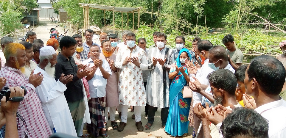 ঘিওরে ১৫ টি গ্রামের চলাচলের জন্য সড়ক নির্মান কাজের উদ্বোধন