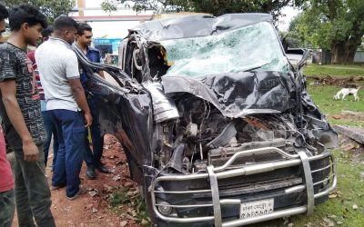 ফুলবাড়ীতে ট্রাকের পিছনে মাইক্রো’র ধাক্কা আহত ১০ জন