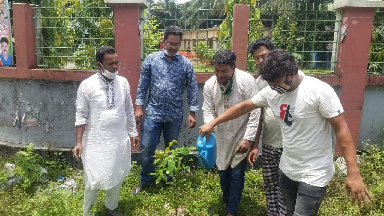 সজীব ওয়াজেদ জয়ের জন্মদিন উপলক্ষে সালথায় যুবলীগের বৃক্ষ রোপন