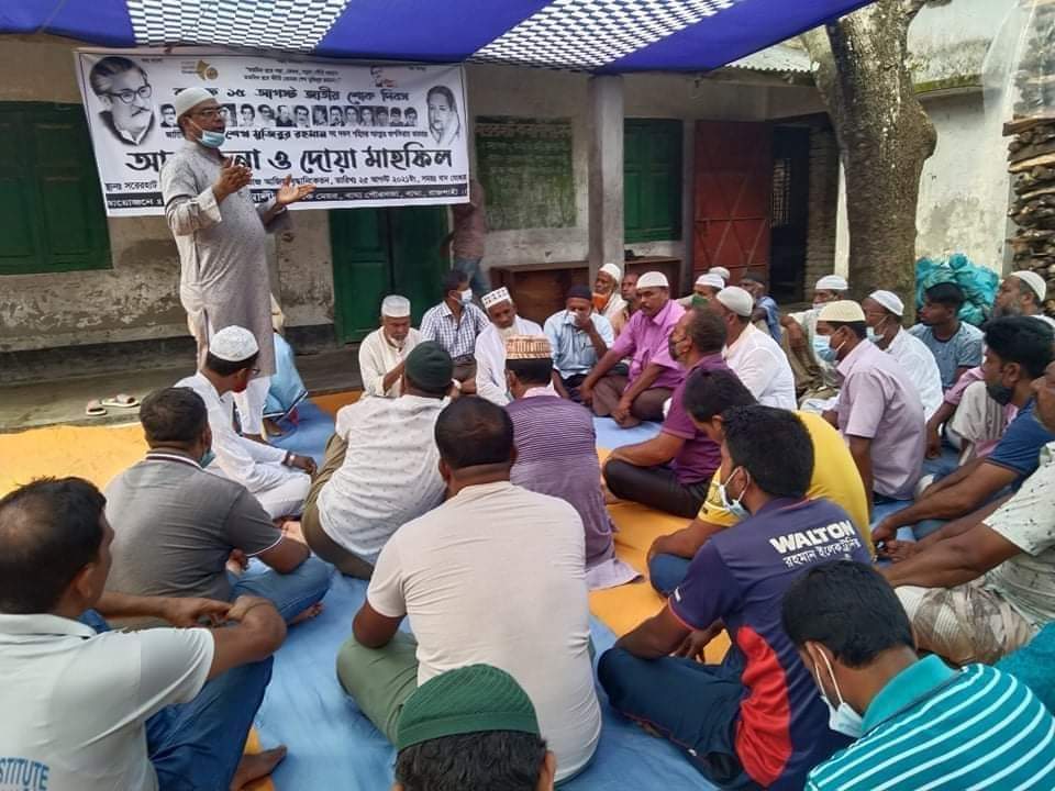 বাঘায় সাবেক মেয়র আক্কাছ আলী রক্তাক্ত আগস্ট উপলক্ষে দোয়া ও খাবার বিতরণ