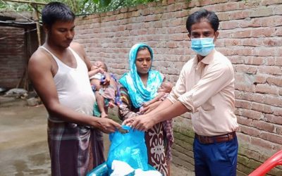 দৌলতপুরে যমজ শিশু হাসি খুশি’র জন্য শিশু খাদ্য পৌছে দিলেন পিআইও আব্দুল হান্নান