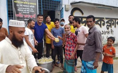 জাতীয় শোক দিবস উপলক্ষে ফুলবাড়ীতে ডি কে ক্লাবের উদ্যোগে খাদ্য বিতরণ