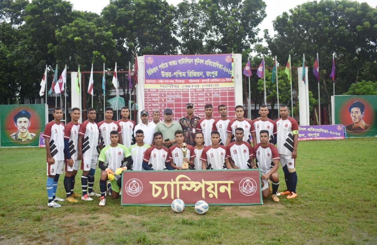 ফুলবাড়ীতে আন্তঃ ব্যাটালিয়ন ফুটবল প্রতিযোগিতায়,জয়পুরহাট -২০ ব্যটালিয়ন চাম্পিয়ন