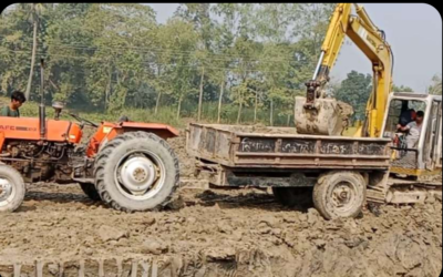 ঘিওরে প্রকাশ্যে চলছে অবৈধ ভেকু দিয়ে ফসলি জমির মাটি কাটার ধুম