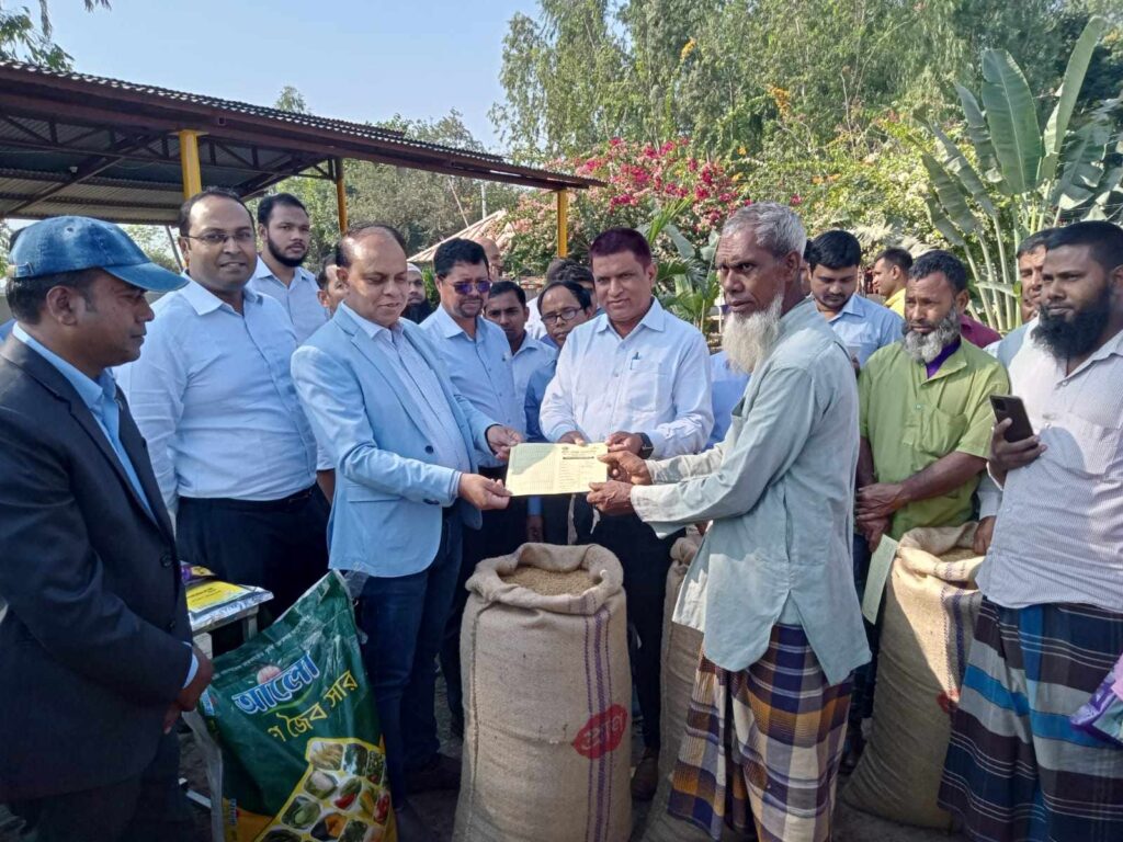 ফুলবাড়ীতে প্রাণ গ্রুপের বঙ্গমিলার্সের আমন ধান সংগ্রহ ও বীজ বিতারণ উদ্বোধন।