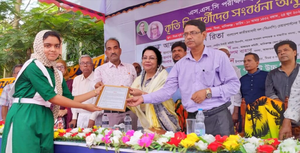 ঘিওরে কৃতি শিক্ষার্থীদের সংবর্ধনা 