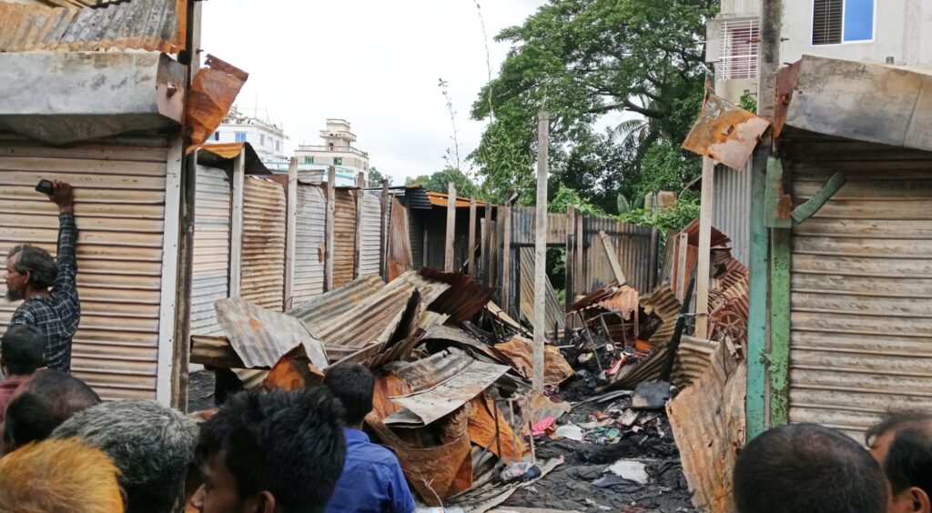 ঘিওরে ১৪ টি দোকান পুড়ে ছাই 