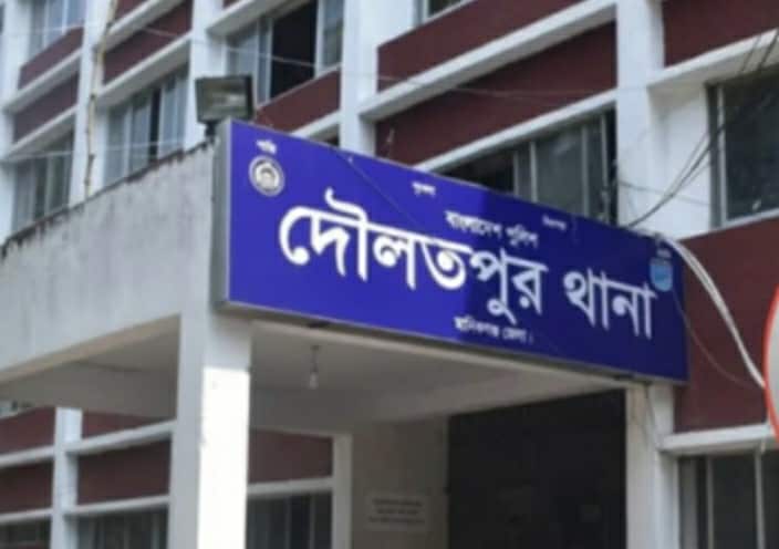 দৌলতপুরে গ্রেফতার ৪ জন।