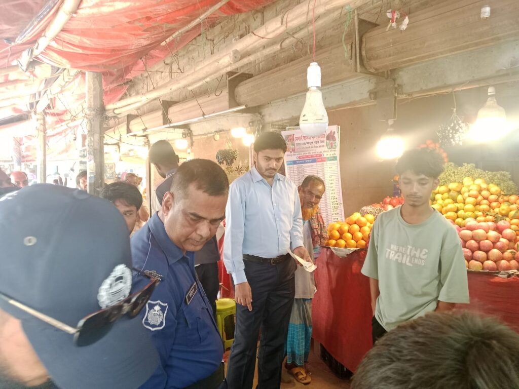 দৌলতপুর বাজারে অভিযান ও জরিমানা