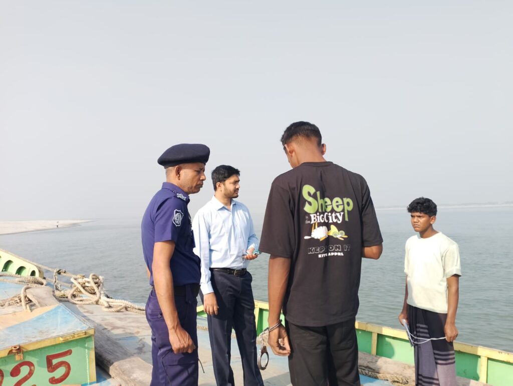 দৌলতপুরে অবৈধ বালু উত্তোলনে দায়ে জরিমানা