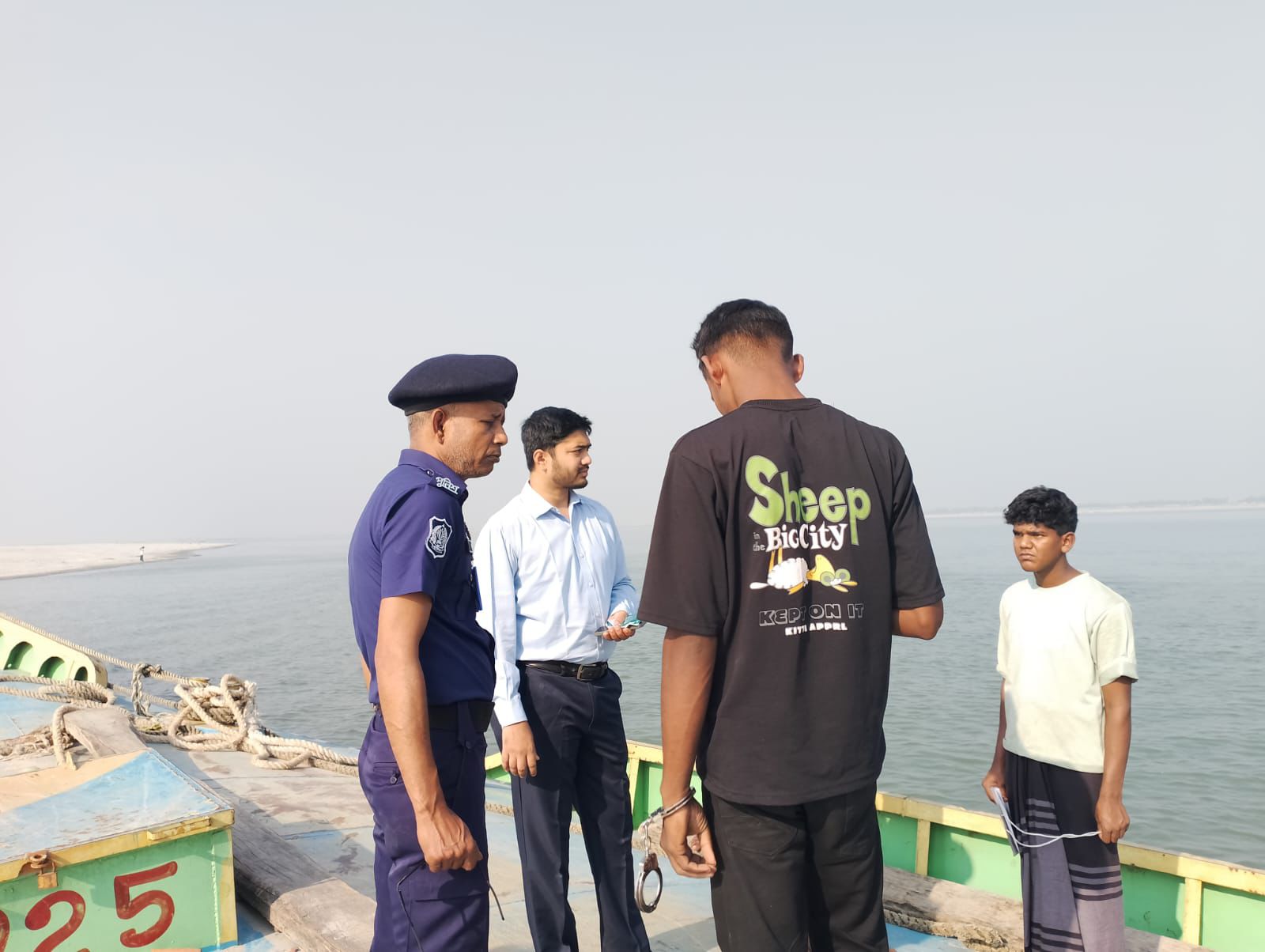 দৌলতপুরে অবৈধ বালু উত্তোলনে দায়ে জরিমানা